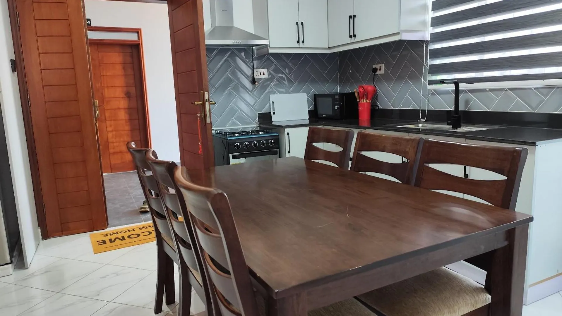 Winslow Luxury Apartments With Wifi Connection And A Gorgeous Lake Sunset View Kampala
