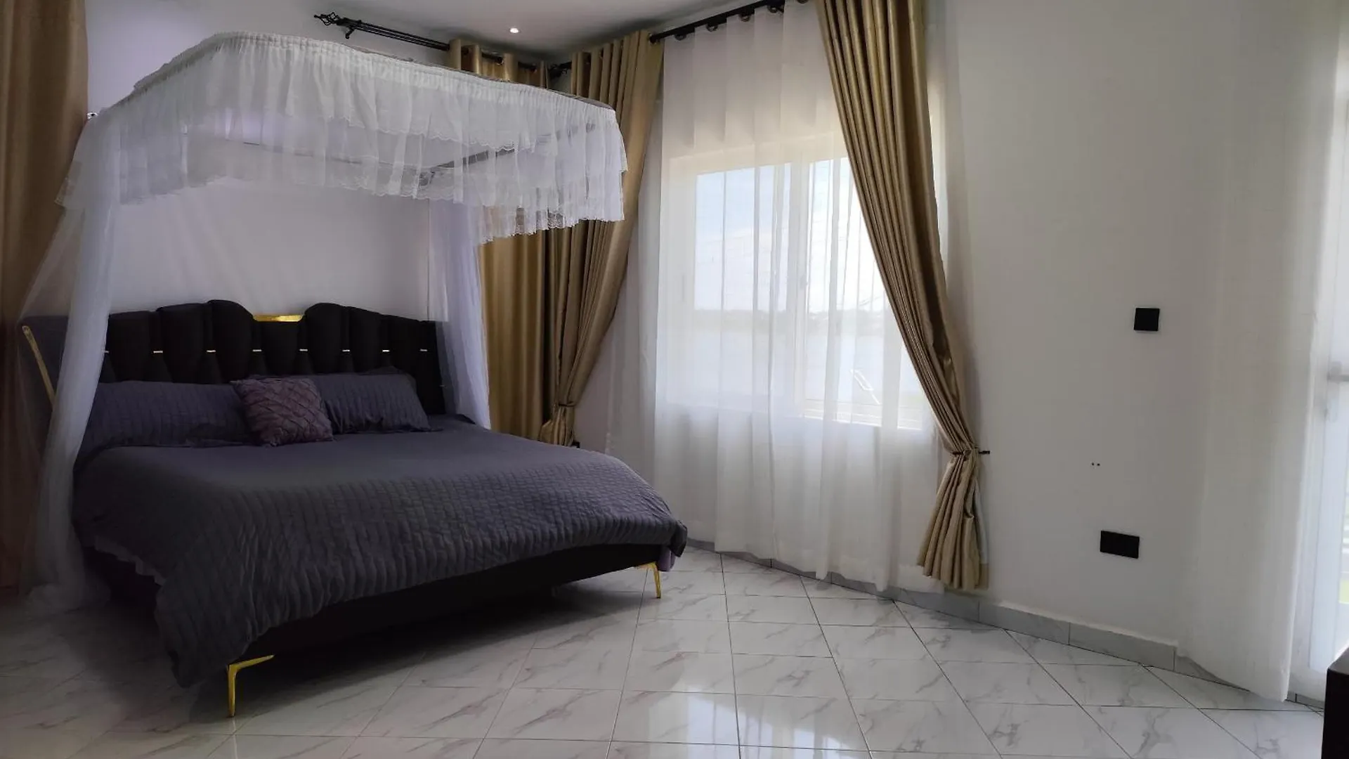 Winslow Luxury Apartments With Wifi Connection And A Gorgeous Lake Sunset View Kampala